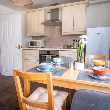 Coastal Terrace Retreat- 2 Bedrooms, Free Parking Portsmouth Exterior photo