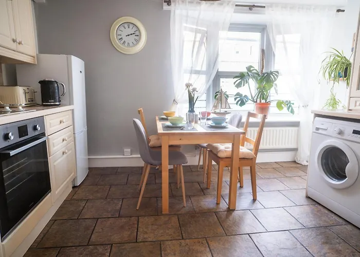 Coastal Terrace Retreat- 2 Bedrooms, Free Parking