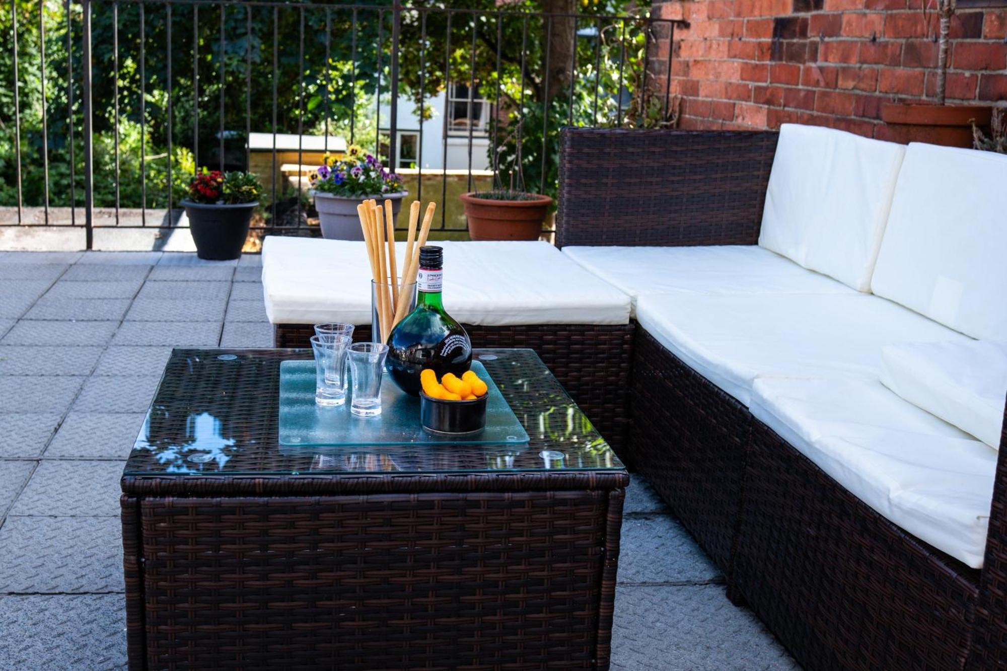 Coastal Terrace Retreat- 2 Bedrooms, Free Parking * Portsmouth